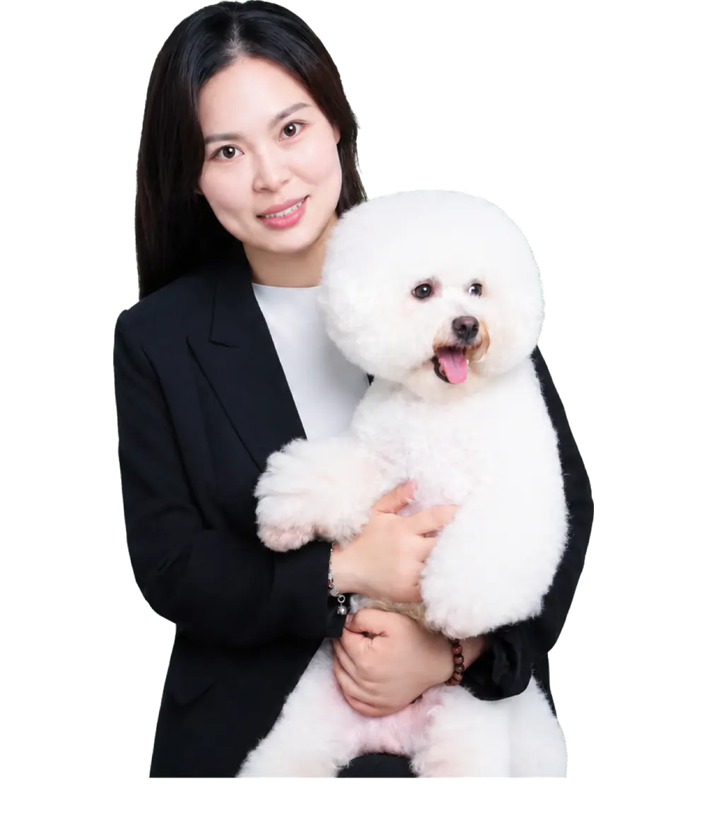 教师乐美玲与宠物犬